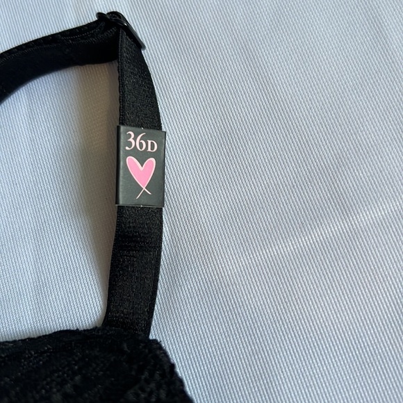 NWT Victorias Secret razorback bra - Picture 5 of 5